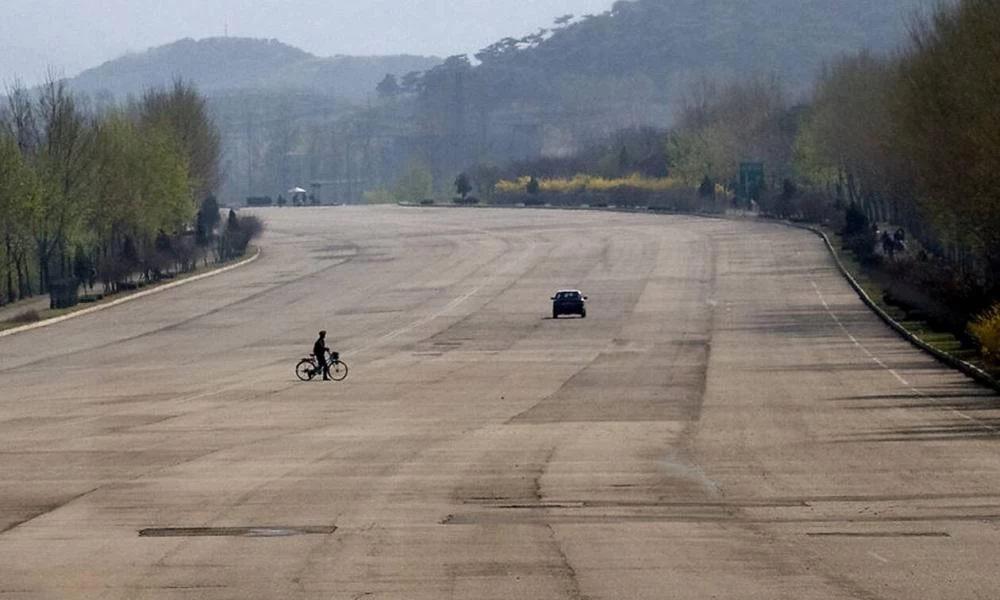 Βόρεια Κορέα: Τι μπορεί να συναντήσει κάποιος στους μεγάλους δρόμους της